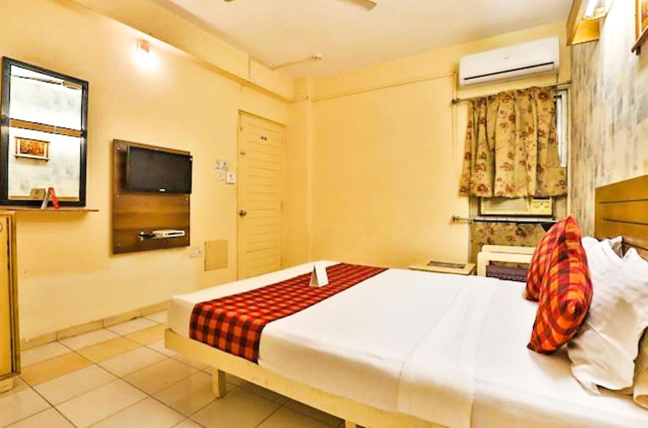 Hotel Tulsi Vadodara Bagian luar foto
