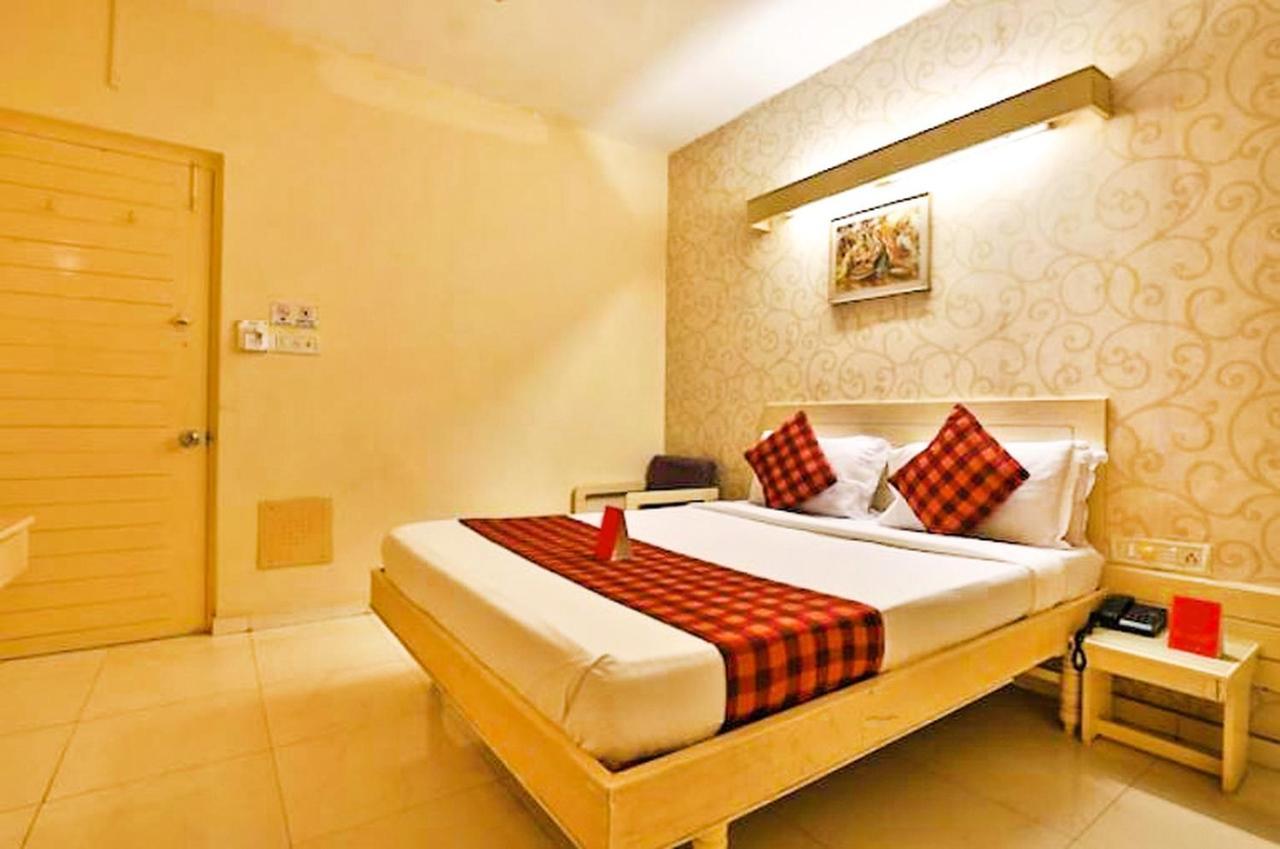 Hotel Tulsi Vadodara Bagian luar foto