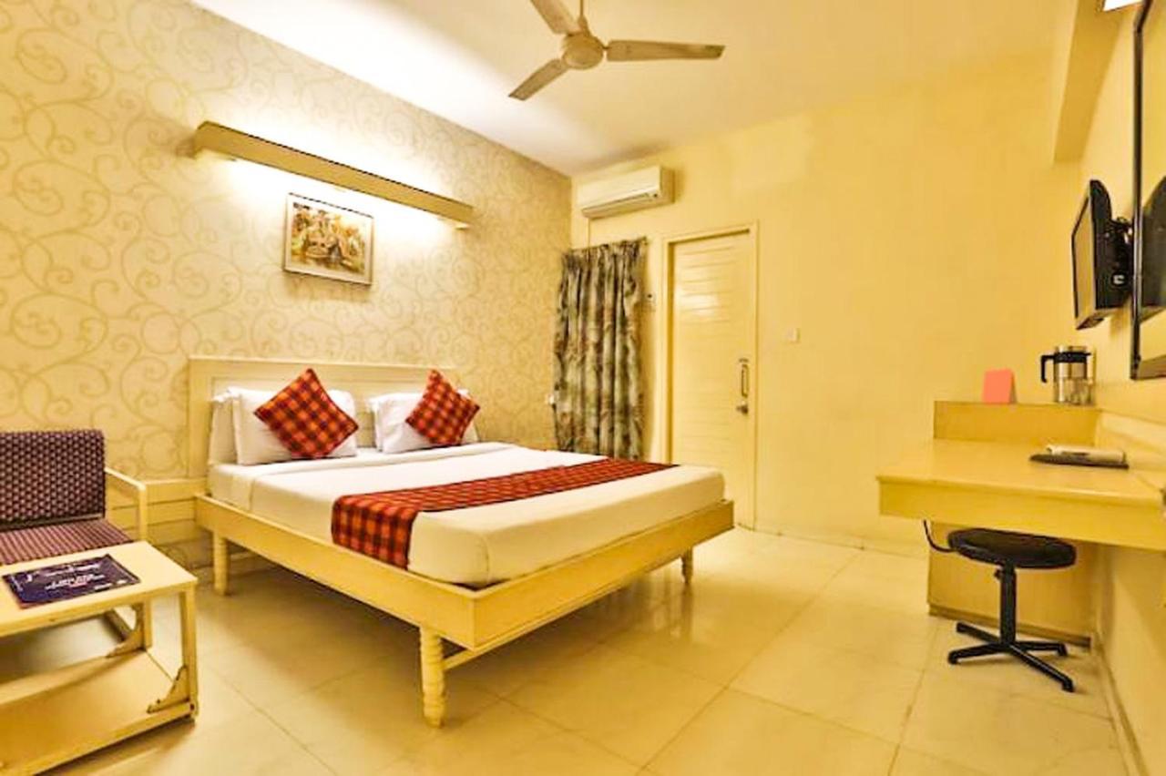 Hotel Tulsi Vadodara Bagian luar foto