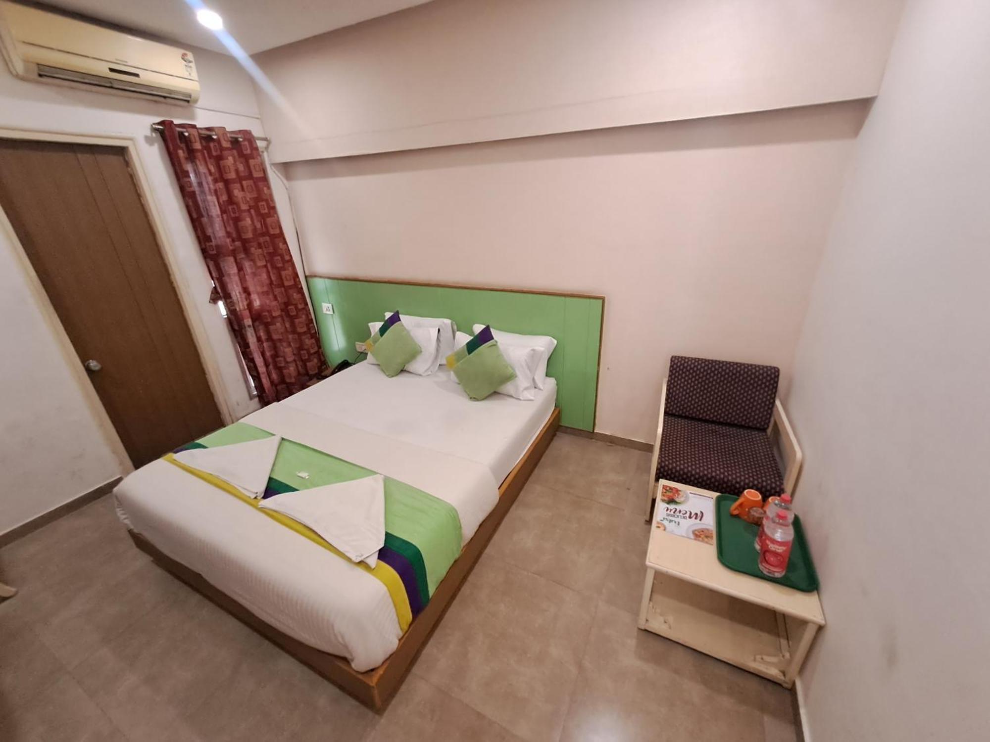 Hotel Tulsi Vadodara Bagian luar foto