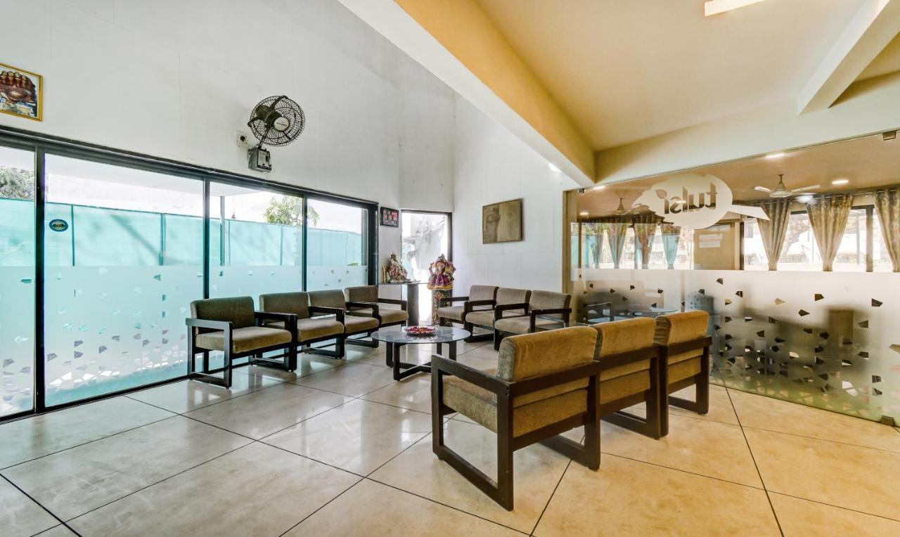 Hotel Tulsi Vadodara Bagian luar foto
